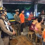 โดนแล้ว! ตร.บุกร้านสถานีมีหอย หลังแต่งหวิว-เต้นสยิวต่อหน้าเด็ก (คลิป)