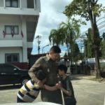 พ่อประจำการอยู่ตจว. นานทีได้เจอ กอดไม่ปล่อย ไม่ได้หยุดเหมือนคนอื่น