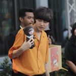 ถอดได้แล้ว! มัลดีฟส์ระอุ The Toys เปลือยท่อนบน โชว์รอยสักรับลมทะเล
