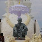 นับหมื่นแห่ชม‘นกหัสดีลิงค์’ ประกอบเมรุลอย หลวงพ่อคูณ