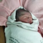 ไปไม่ถึงรพ.! สาวคลอดลูก หลังรถกระบะกลางสี่แยก แห่ส่องทะเบียนเสี่ยงโชค