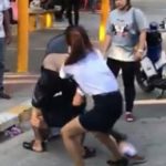 แลกหมัดดุเดือด! รถเมล์ vs มอไซค์ บรูซ ลี เข้าสิงโดดถีบ กังฟูคิก