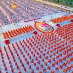 วัดธรรมกาย จัดงานธรรมยาตราจุดประทีปถวายเป็นพุทธบูชา แสงสีสุดอลังการ  