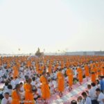 วัดธรรมกาย จัดงานธรรมยาตราจุดประทีปถวายเป็นพุทธบูชา แสงสีสุดอลังการ  