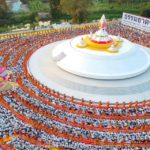 วัดธรรมกาย จัดงานธรรมยาตราจุดประทีปถวายเป็นพุทธบูชา แสงสีสุดอลังการ  