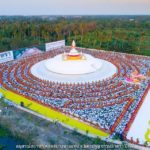 วัดธรรมกาย จัดงานธรรมยาตราจุดประทีปถวายเป็นพุทธบูชา แสงสีสุดอลังการ  