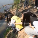 แฉนาทีทะเลาะผัว-ปล่อยลูกคลานไปตายในน้ำ แม่ทำแผนสลด!! ร้องไห้ขอขมากอดศพลูก