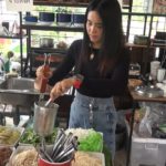 กระแสดี! เส้นทางทำกิน สาวเปิดร้านบุฟเฟต์ก๋วยเตี๋ยวหนักเครื่อง ทำเอง-กินไม่อั้น 59 บาท