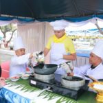 ปีติ "พระองค์ที" ทรงประกอบอาหาร 'ผัดไทยกุ้งสด' ประทานกลุ่มจิตอาสาฯ