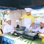 ปีติ "พระองค์ที" ทรงประกอบอาหาร 'ผัดไทยกุ้งสด' ประทานกลุ่มจิตอาสาฯ