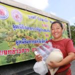 มูลนิธิป่อเต็กตึ๊ง ช่วยเหลือชาวนครฯ จากพายุปาบึกในพื้นที่ตกค้าง