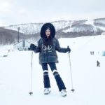 ใบเตย เริงร่าท้าลมหนาว! อวดเสื้อแบรนด์หรู แต่ชาวเน็ตจับโป๊ะกลางหิมะ