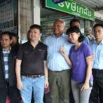 สุเทพ โวมหัศจรรย์ เดินคารวะแผ่นดินกันสนุก ชาวกำแพงเพชรแห่เซลฟี่ มอบดอกไม้