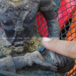 หนุ่มหาปลาช็อก! โดนดึงขาใต้น้ำ งมเจอ เทวรูป นาคปรกโผล่มาให้เลข