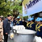 ชาวบ้าน ชม 'ประยุทธ์' เป็น 'นายกฯทหารที่เก่ง' เจ้าตัวตัดพ้อ "แต่มีคนบอกไม่ชอบทหาร"
