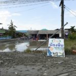 'บิ๊กตู่' ถาม 'มีทหารไว้ทำอะไร' ชาวบ้านตะโกนตอบ "มาช่วยซ่อมบ้านเรือน อุปกรณ์ไฟฟ้า"
