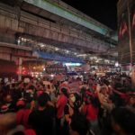 กระหึ่มราชประสงค์! คนรุ่นใหม่เดินรณรงค์ ไม่เลื่อนเลือกตั้ง ขู่ชุมนุมใหญ่ หากเล่นแง่