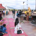 คลื่นมหาชน แห่ขอพรปีใหม่ 'หลวงพ่อคูณ' ใหญ่ที่สุดในโลก! รถติดยาวเป็นกิโล