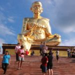 คลื่นมหาชน แห่ขอพรปีใหม่ 'หลวงพ่อคูณ' ใหญ่ที่สุดในโลก! รถติดยาวเป็นกิโล