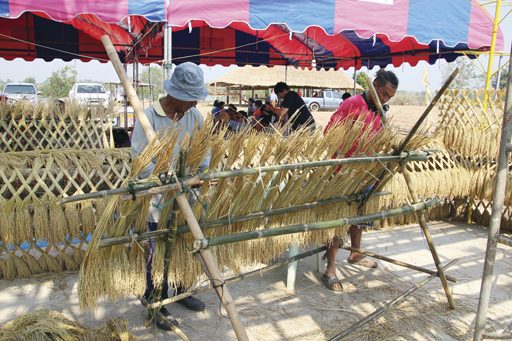 ปราสาทรวงข้าว วังพิกุล สืบสานประเพณีสู่ขวัญข้าว 