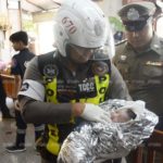 แม่วัยใสหอบลูกทารกแรกเกิด หน้าตาน่ารักน่าชัง ใส่ถุงดำ โยนทิ้งหลังหอพัก