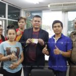 สองผัวเมีย เฮลั่น! ซื้อทะเบียนรถ 'บิ๊กตู่' รับเต็มๆ 12 ล้าน เชื่อลูกในท้องให้โชค