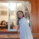 น้องปีใหม่ สลัดลุกส์ทะเล้น รำโชว์ ท่านมุ้ย อ่อนช้อยถอดแบบ แม่แอฟ มาเต็มๆ