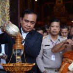 บิ๊กตู่ ร่วมสรงน้ำ ทักษิณโมลีธาตุ หลวงตาเคาะศีรษะให้พร อ้อนชอบเชียงใหม่มาก!