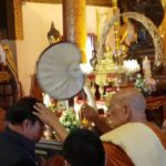 บิ๊กตู่ ร่วมสรงน้ำ ทักษิณโมลีธาตุ หลวงตาเคาะศีรษะให้พร อ้อนชอบเชียงใหม่มาก!