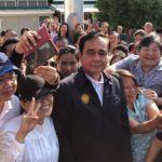 บิ๊กตู่ ร่วมสรงน้ำ ทักษิณโมลีธาตุ หลวงตาเคาะศีรษะให้พร อ้อนชอบเชียงใหม่มาก!
