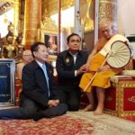 บิ๊กตู่ ร่วมสรงน้ำ ทักษิณโมลีธาตุ หลวงตาเคาะศีรษะให้พร อ้อนชอบเชียงใหม่มาก!