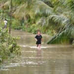 นครศรีฯอ่วม พิษปาบึก ซัดบ้านพัง ขาดแคลนอาหาร-ไฟฟ้าถูกตัด (คลิป-ภาพชุด)
