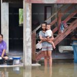 นครศรีฯอ่วม พิษปาบึก ซัดบ้านพัง ขาดแคลนอาหาร-ไฟฟ้าถูกตัด (คลิป-ภาพชุด)