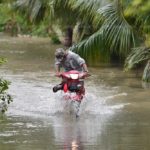 นครศรีฯอ่วม พิษปาบึก ซัดบ้านพัง ขาดแคลนอาหาร-ไฟฟ้าถูกตัด (คลิป-ภาพชุด)