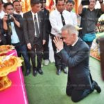 ล้นวัด! นับหมื่นแห่วางดอกไม้จันทน์ ร่วมพิธีฌาปนกิจสรีรสังขารจำลอง หลวงพ่อคูณ