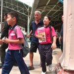 หนีฝุ่นพิษขั้นวิกฤต! พ่อแม่แห่รับลูกหลาน หลังประกาศปิดโรงเรียน (ภาพชุด)
