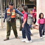 หนีฝุ่นพิษขั้นวิกฤต! พ่อแม่แห่รับลูกหลาน หลังประกาศปิดโรงเรียน (ภาพชุด)