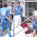 ช่างชะตาขาด! เปลี่ยนหลังคาแผ่นสุดท้าย ปลายเมทัลชีทโดนสายไฟชอร์ตร่วงดับ(คลิป)