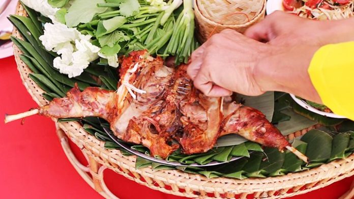 ไก่ย่างมดแดง