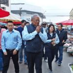 'สุเทพ' เดินตลาดพะเยา เจอชูป้ายไล่ส่ง ต้องตอบคำถามซ้ำๆ “ไหนบอกไม่เล่นการเมือง”??