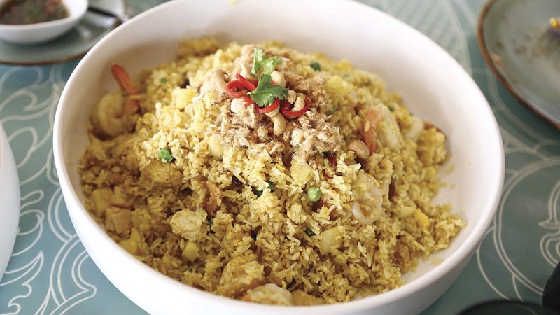 ข้าวผัดสับปะรด ชวนชิมกินดื่ม