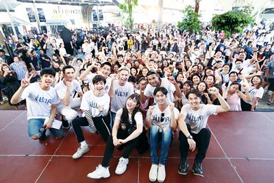 ‘ไฟว์สตาร์ฯ’แถลงข่าวเปิดตัวหนัง‘พี่นาค’ จัดขบวนแห่นาครอบอนุสาวรีย์ฯสุดคึกคัก : สดบันเทิง