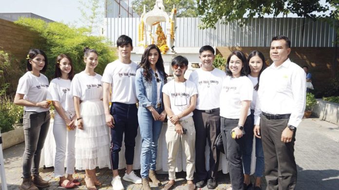 ‘สน’ชิมลางงานภาพยนตร์-ประกบคู่‘ซูริ’ นำทีมบวงสรวงเปิดตัวหนัง‘ช่อง-ส่อง-ผี’