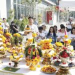 ‘สน’ชิมลางงานภาพยนตร์-ประกบคู่‘ซูริ’ นำทีมบวงสรวงเปิดตัวหนัง‘ช่อง-ส่อง-ผี’