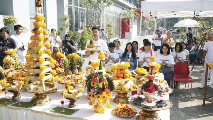 ‘สน’ชิมลางงานภาพยนตร์-ประกบคู่‘ซูริ’ นำทีมบวงสรวงเปิดตัวหนัง‘ช่อง-ส่อง-ผี’