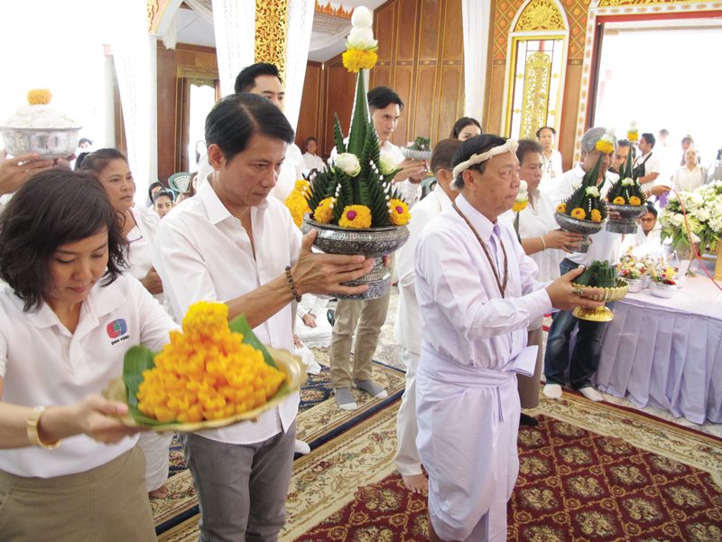 ‘อาหรั่ง’นำทีมทำพิธีไหว้ครูประจำปี