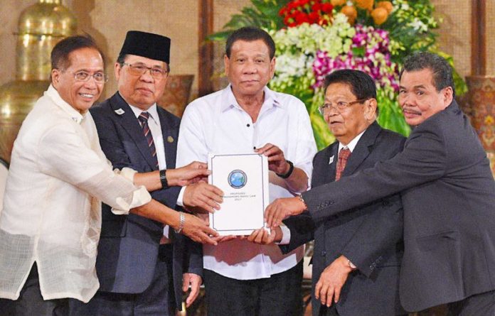 ปินส์คึกคักลงประชามติ