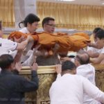 น้องสาวสุดอาลัย ดูสรีรสังขาร 'หลวงพ่อคูณ' ครั้งสุดท้าย เล่าอดีตก่อนพี่ชายเข้าสู่ทางธรรม