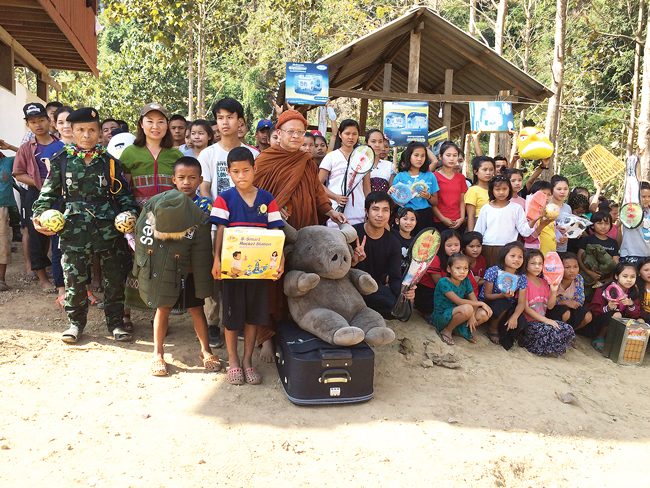 งานปีใหม่ในค่ายกะเหรี่ยง ชมวิถีชาติพันธุ์