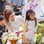 โบว์ ครอบครัวสหวงษ์ ทำบุญ 3 ปีปอ มะลิคิดถึงมาก-อยากกอด ถามเมื่อไหร่พ่อจะลงมา(คลิป)